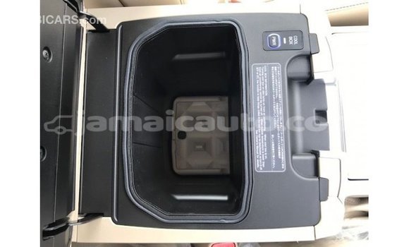 Acheter Import Voiture Toyota Land Cruiser Blanc à Import - Dubai, Clarendon Acheter Import Voiture Toyota Land Cruiser Blanc à Import - Dubai, Clarendon