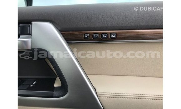 Acheter Import Voiture Toyota Land Cruiser Blanc à Import - Dubai, Clarendon Acheter Import Voiture Toyota Land Cruiser Blanc à Import - Dubai, Clarendon