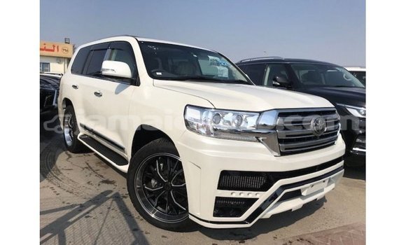 Acheter Import Voiture Toyota Land Cruiser Blanc à Import - Dubai, Clarendon Acheter Import Voiture Toyota Land Cruiser Blanc à Import - Dubai, Clarendon
