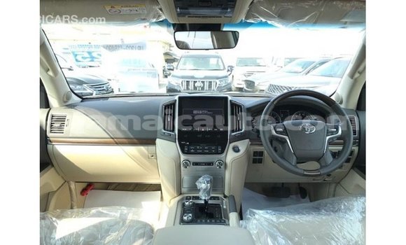 Acheter Import Voiture Toyota Land Cruiser Blanc à Import - Dubai, Clarendon Acheter Import Voiture Toyota Land Cruiser Blanc à Import - Dubai, Clarendon