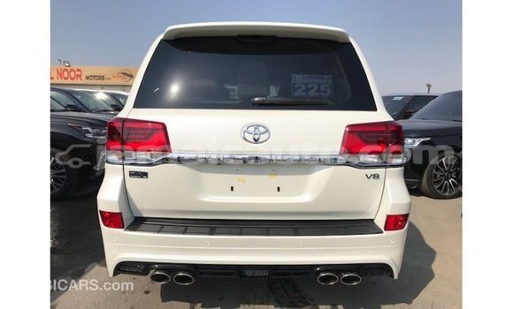Acheter Import Voiture Toyota Land Cruiser Blanc à Import - Dubai, Clarendon Acheter Import Voiture Toyota Land Cruiser Blanc à Import - Dubai, Clarendon