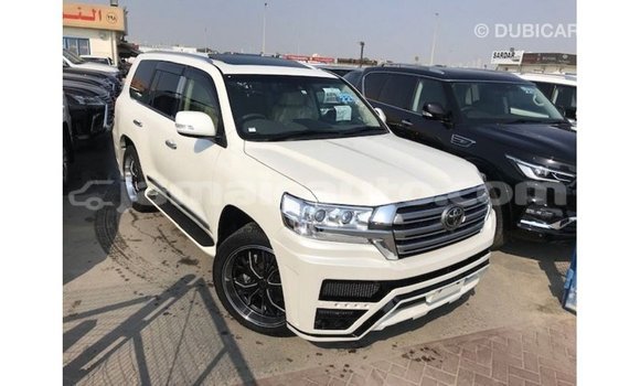 Acheter Import Voiture Toyota Land Cruiser Blanc à Import - Dubai, Clarendon Acheter Import Voiture Toyota Land Cruiser Blanc à Import - Dubai, Clarendon