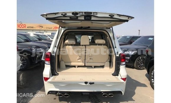 Acheter Import Voiture Toyota Land Cruiser Blanc à Import - Dubai, Clarendon Acheter Import Voiture Toyota Land Cruiser Blanc à Import - Dubai, Clarendon