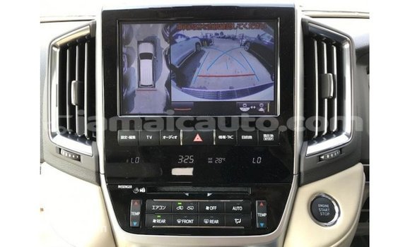 Acheter Import Voiture Toyota Land Cruiser Blanc à Import - Dubai, Clarendon Acheter Import Voiture Toyota Land Cruiser Blanc à Import - Dubai, Clarendon