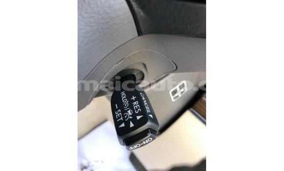 Acheter Import Voiture Toyota Land Cruiser Blanc à Import - Dubai, Clarendon Acheter Import Voiture Toyota Land Cruiser Blanc à Import - Dubai, Clarendon