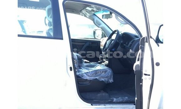 Buy Import Toyota Land Cruiser White Car in Import - Dubai in Clarendon Buy Import Toyota Land Cruiser White Car in Import - Dubai in Clarendon