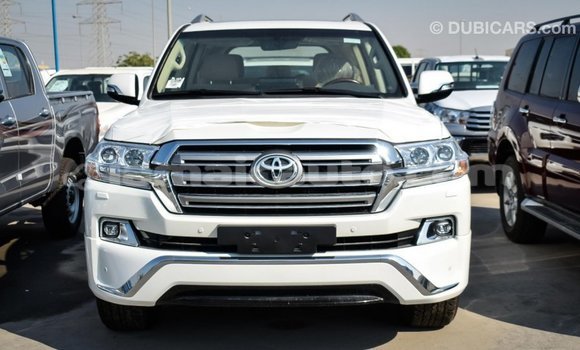 Acheter Import Voiture Toyota Land Cruiser Blanc à Import - Dubai, Clarendon Acheter Import Voiture Toyota Land Cruiser Blanc à Import - Dubai, Clarendon