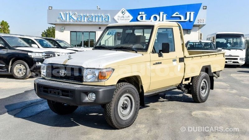 Big with watermark toyota land cruiser clarendon import dubai 2547