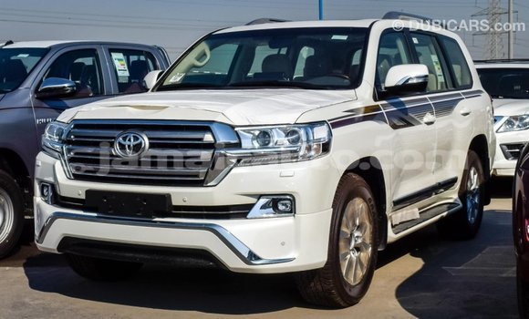 Acheter Import Voiture Toyota Land Cruiser Blanc à Import - Dubai, Clarendon Acheter Import Voiture Toyota Land Cruiser Blanc à Import - Dubai, Clarendon