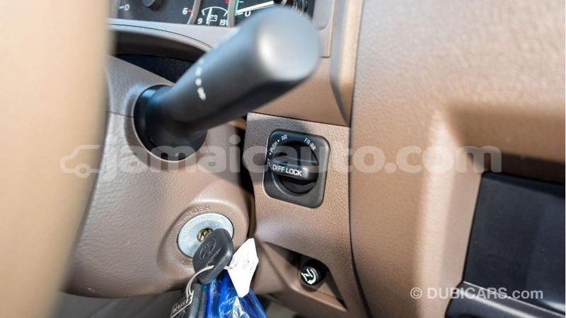 Big with watermark toyota land cruiser clarendon import dubai 2547