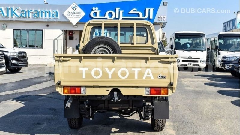 Big with watermark toyota land cruiser clarendon import dubai 2547