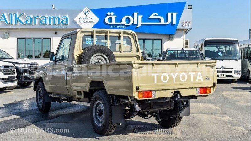 Big with watermark toyota land cruiser clarendon import dubai 2547
