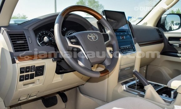 Acheter Import Voiture Toyota Land Cruiser Blanc à Import - Dubai, Clarendon Acheter Import Voiture Toyota Land Cruiser Blanc à Import - Dubai, Clarendon
