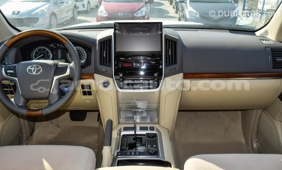 Acheter Import Voiture Toyota Land Cruiser Blanc à Import - Dubai, Clarendon Acheter Import Voiture Toyota Land Cruiser Blanc à Import - Dubai, Clarendon