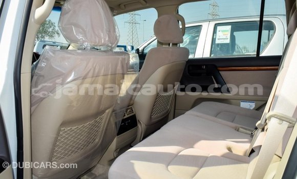 Acheter Import Voiture Toyota Land Cruiser Blanc à Import - Dubai, Clarendon Acheter Import Voiture Toyota Land Cruiser Blanc à Import - Dubai, Clarendon