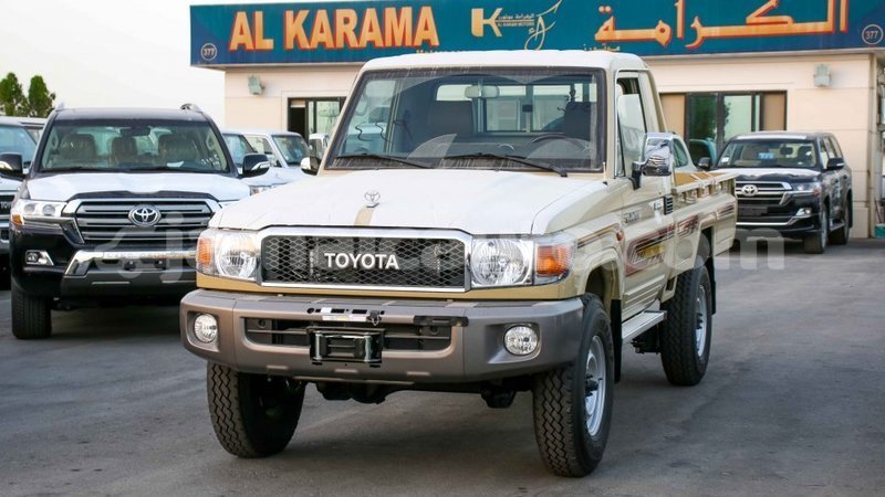 Big with watermark toyota land cruiser clarendon import dubai 2551