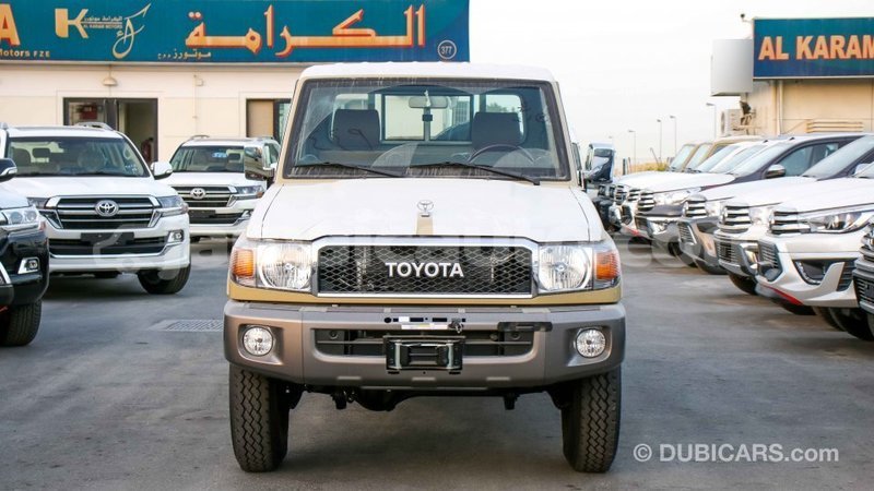 Big with watermark toyota land cruiser clarendon import dubai 2551