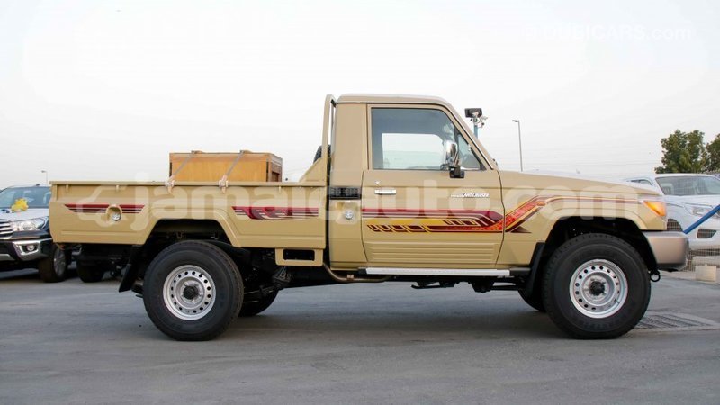 Big with watermark toyota land cruiser clarendon import dubai 2551
