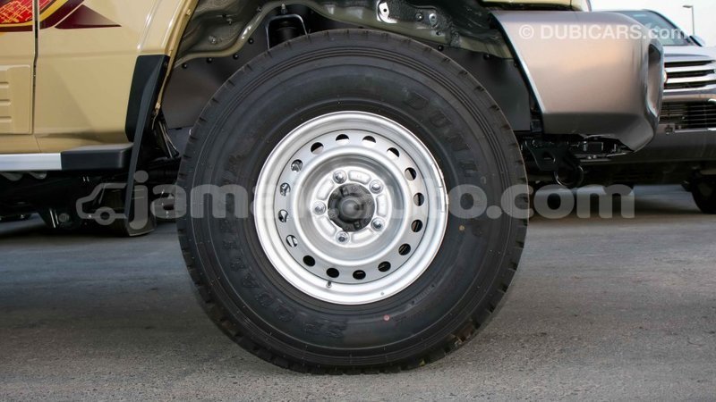 Big with watermark toyota land cruiser clarendon import dubai 2551