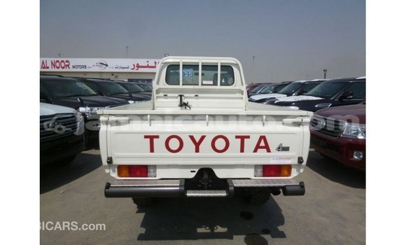 Buy Import Toyota Land Cruiser White Car in Import - Dubai in Clarendon Buy Import Toyota Land Cruiser White Car in Import - Dubai in Clarendon