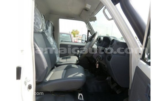 Buy Import Toyota Land Cruiser White Car in Import - Dubai in Clarendon Buy Import Toyota Land Cruiser White Car in Import - Dubai in Clarendon
