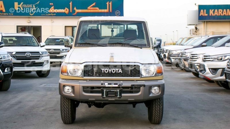 Big with watermark toyota land cruiser clarendon import dubai 2568