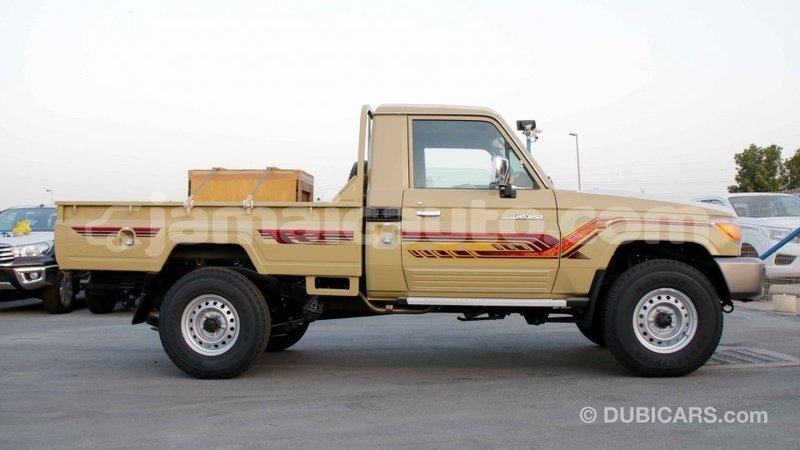 Big with watermark toyota land cruiser clarendon import dubai 2568