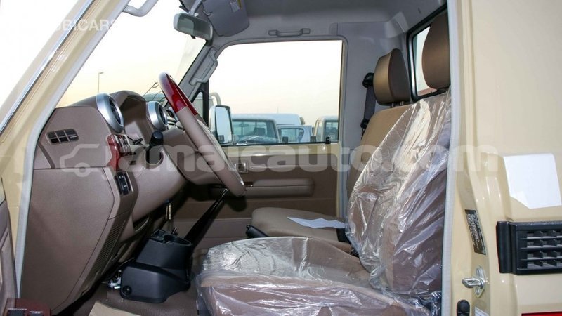 Big with watermark toyota land cruiser clarendon import dubai 2568