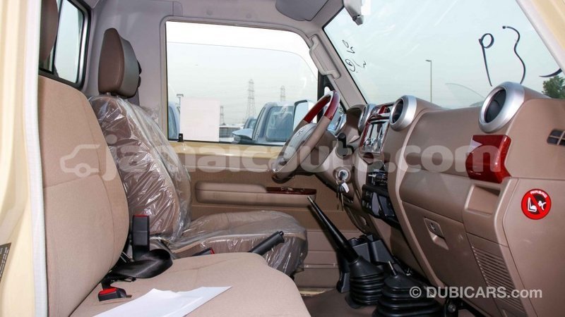 Big with watermark toyota land cruiser clarendon import dubai 2568