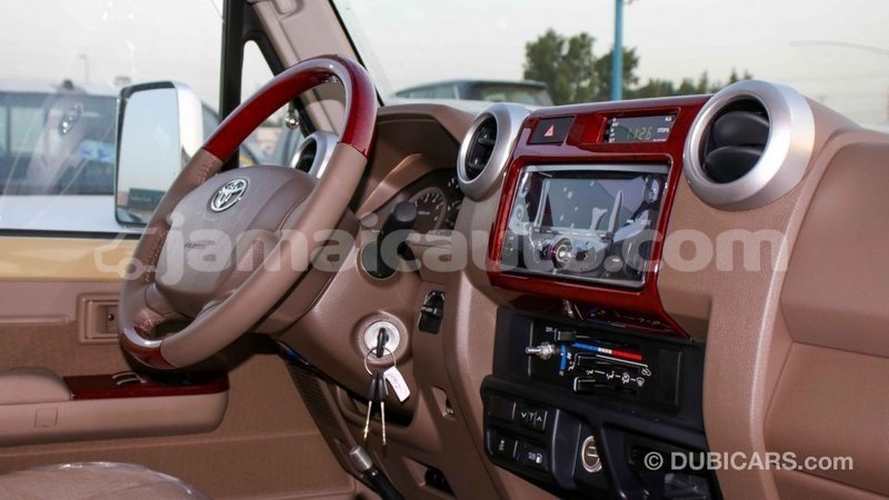 Big with watermark toyota land cruiser clarendon import dubai 2568