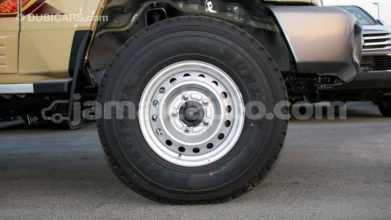 Big with watermark toyota land cruiser clarendon import dubai 2568