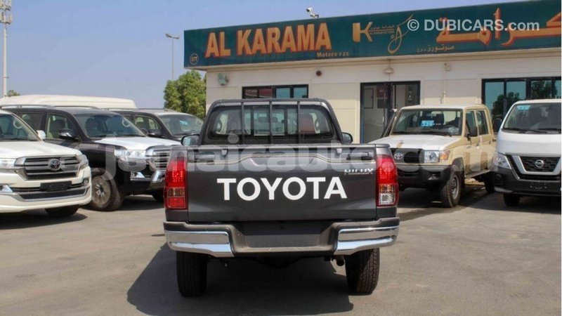 Big with watermark toyota hilux clarendon import dubai 2569