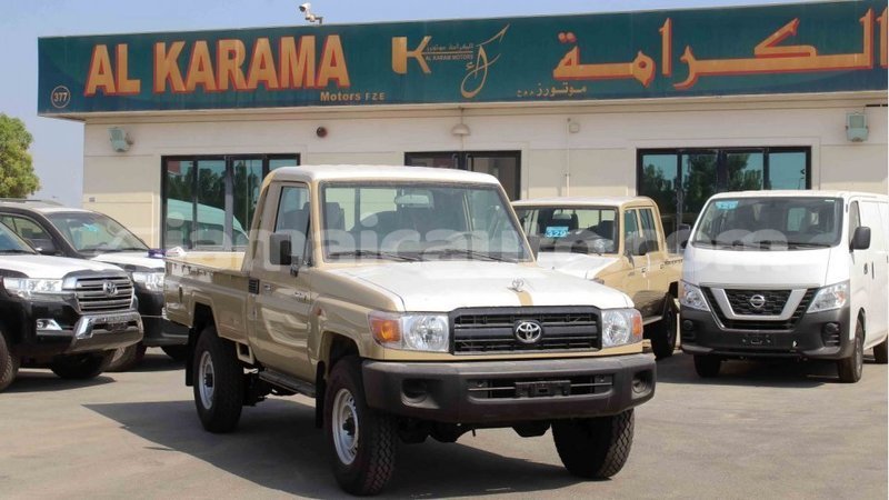 Big with watermark toyota land cruiser clarendon import dubai 2572