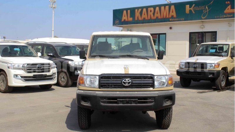Big with watermark toyota land cruiser clarendon import dubai 2572