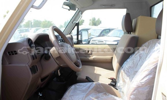 Buy Import Toyota Land Cruiser Beige Car in Import - Dubai in Clarendon Buy Import Toyota Land Cruiser Beige Car in Import - Dubai in Clarendon