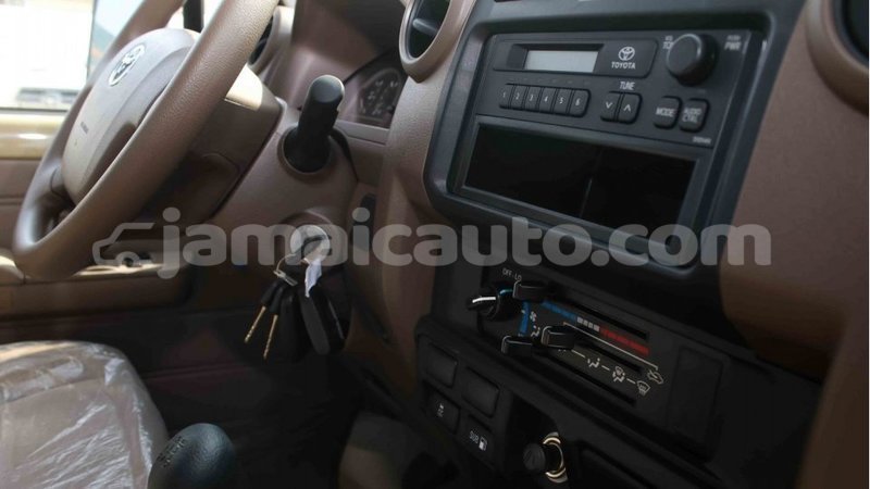 Big with watermark toyota land cruiser clarendon import dubai 2572