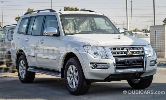 Acheter Import Voiture Mitsubishi Pajero Blanc à Import - Dubai, Clarendon Acheter Import Voiture Mitsubishi Pajero Blanc à Import - Dubai, Clarendon