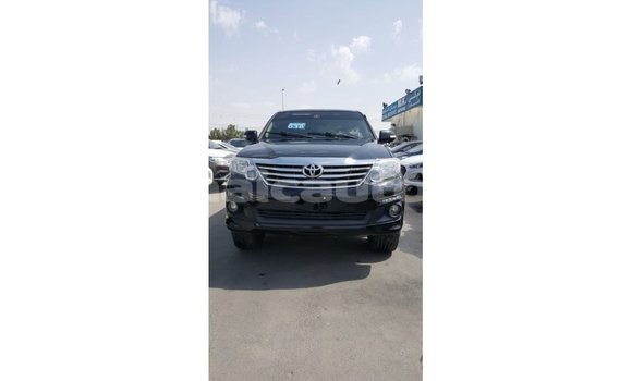 Acheter Import Voiture Toyota Fortuner Noir à Import - Dubai, Clarendon Acheter Import Voiture Toyota Fortuner Noir à Import - Dubai, Clarendon