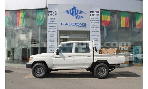 Acheter Import Voiture Toyota Land Cruiser Blanc à Import - Dubai, Clarendon Acheter Import Voiture Toyota Land Cruiser Blanc à Import - Dubai, Clarendon