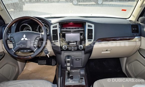 Acheter Import Voiture Mitsubishi Pajero Blanc à Import - Dubai, Clarendon Acheter Import Voiture Mitsubishi Pajero Blanc à Import - Dubai, Clarendon