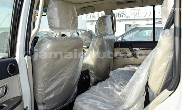 Acheter Import Voiture Mitsubishi Pajero Blanc à Import - Dubai, Clarendon Acheter Import Voiture Mitsubishi Pajero Blanc à Import - Dubai, Clarendon