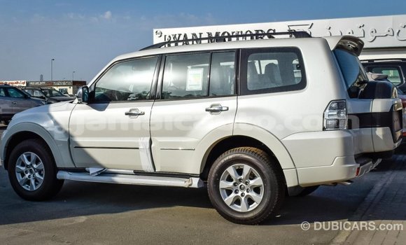 Acheter Import Voiture Mitsubishi Pajero Blanc à Import - Dubai, Clarendon Acheter Import Voiture Mitsubishi Pajero Blanc à Import - Dubai, Clarendon