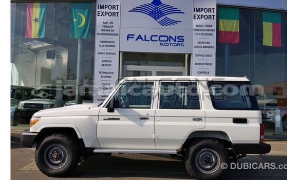 Acheter Import Voiture Toyota Land Cruiser Blanc à Import - Dubai, Clarendon Acheter Import Voiture Toyota Land Cruiser Blanc à Import - Dubai, Clarendon