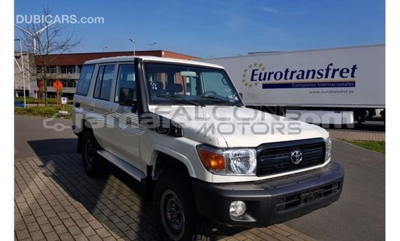 Acheter Import Voiture Toyota Land Cruiser Blanc à Import - Dubai, Clarendon Acheter Import Voiture Toyota Land Cruiser Blanc à Import - Dubai, Clarendon