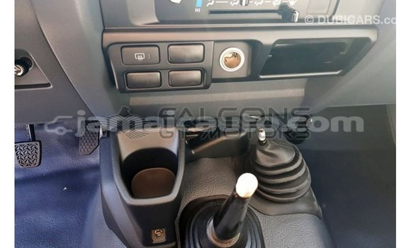 Acheter Import Voiture Toyota Land Cruiser Blanc à Import - Dubai, Clarendon Acheter Import Voiture Toyota Land Cruiser Blanc à Import - Dubai, Clarendon