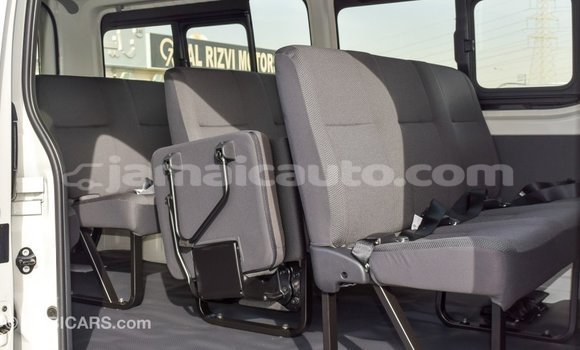 Acheter Import Voiture Toyota Hiace Blanc à Import - Dubai, Clarendon Acheter Import Voiture Toyota Hiace Blanc à Import - Dubai, Clarendon