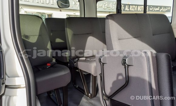 Acheter Import Voiture Toyota Hiace Blanc à Import - Dubai, Clarendon Acheter Import Voiture Toyota Hiace Blanc à Import - Dubai, Clarendon