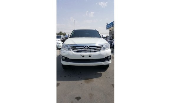 Acheter Import Voiture Toyota Fortuner Blanc à Import - Dubai, Clarendon Acheter Import Voiture Toyota Fortuner Blanc à Import - Dubai, Clarendon