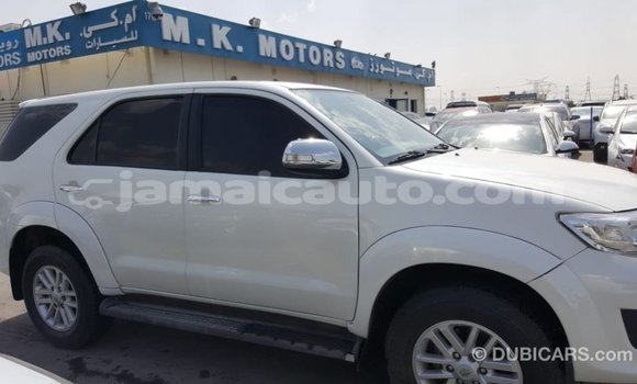 Acheter Import Voiture Toyota Fortuner Blanc à Import - Dubai, Clarendon Acheter Import Voiture Toyota Fortuner Blanc à Import - Dubai, Clarendon