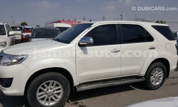 Acheter Import Voiture Toyota Fortuner Blanc à Import - Dubai, Clarendon Acheter Import Voiture Toyota Fortuner Blanc à Import - Dubai, Clarendon